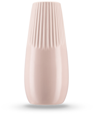 Il Vaso Dew rosa da 25 cm è un vaso in ceramica rosa chiaro con finitura lucida, nervature verticali nella metà superiore e fondo liscio, perfetto per contenere fiori di seta.