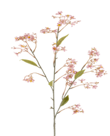 Un unico stelo del fiore artificiale Dafne di 108 cm di colore rosa antico, con mazzetti di fiori rosa tenue e alcune foglie verdi su sfondo bianco.