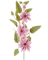 Uno stelo del fiore artificiale Clematis di 81 cm rosa antico, con tre fiori di clematide rosa antico, un bocciolo rosa chiuso e diverse foglie verdi, su uno sfondo bianco.