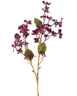 Un fiore artificiale Vernicia Fordii di 63 cm in rosso bordeaux, con mazzi di piccoli fiori viola scuro e foglie verdi su steli sottili, marrone chiaro, su sfondo bianco.