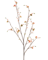 Il fiore artificiale Margherita rosa 108 cm è un ramo artificiale alto e sottile con diversi germogli, decorato con piccoli fiori rosa simili a margherite e foglie verdi, su uno sfondo bianco a tinta unita.