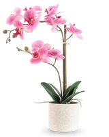 L'orchidea artificiale Real Touch 60 cm rosa/bianco ha un'orchidea rosa e bianca con vari fiori e foglie verdi in un vaso strutturato bianco, sostenuto da un sottile bastone di bambù, su uno sfondo bianco semplice.