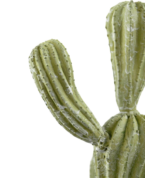 Primo piano del cactus artificiale Cereus di 35 cm, che mostra i suoi bracci strutturati a coste verdi con macchie bianche su uno sfondo bianco semplice.
