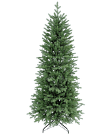 L'albero di Natale artificiale Slim "Undset" 100% PE è un alto albero di Natale artificiale con fitti rami verdi in PE, sembra reale e poggia su una base in metallo nero. Non è decorato e mostrato su un semplice sfondo bianco.