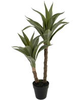 La pianta artificiale Agave da 76 cm ha due steli lunghi e spessi con foglie verdi appuntite che ricordano un'agave, presentata in un vaso di plastica nera su uno sfondo bianco semplice.