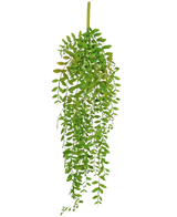 La pianta pensile artificiale Pumila 89 cm ha piccole foglie verdi ovali su diversi steli pendenti, su uno sfondo bianco a tinta unita.
