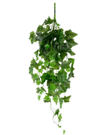 L'edera artificiale verde da 70 cm è un'edera artificiale pendente con foglie verdi pendenti e numerosi viticci su uno sfondo bianco a tinta unita.