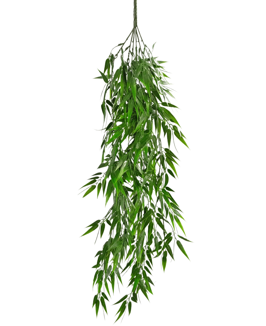 La pianta pensile artificiale Bamboo UV 80 cm ha foglie verdi lunghe e sottili che pendono con grazia dallo stelo, su uno sfondo bianco semplice.