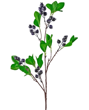 La bacca artificiale da 76 cm viola ha un ramo con foglie verde brillante e grappoli di piccole bacche rotonde di colore viola scuro su uno sfondo bianco.