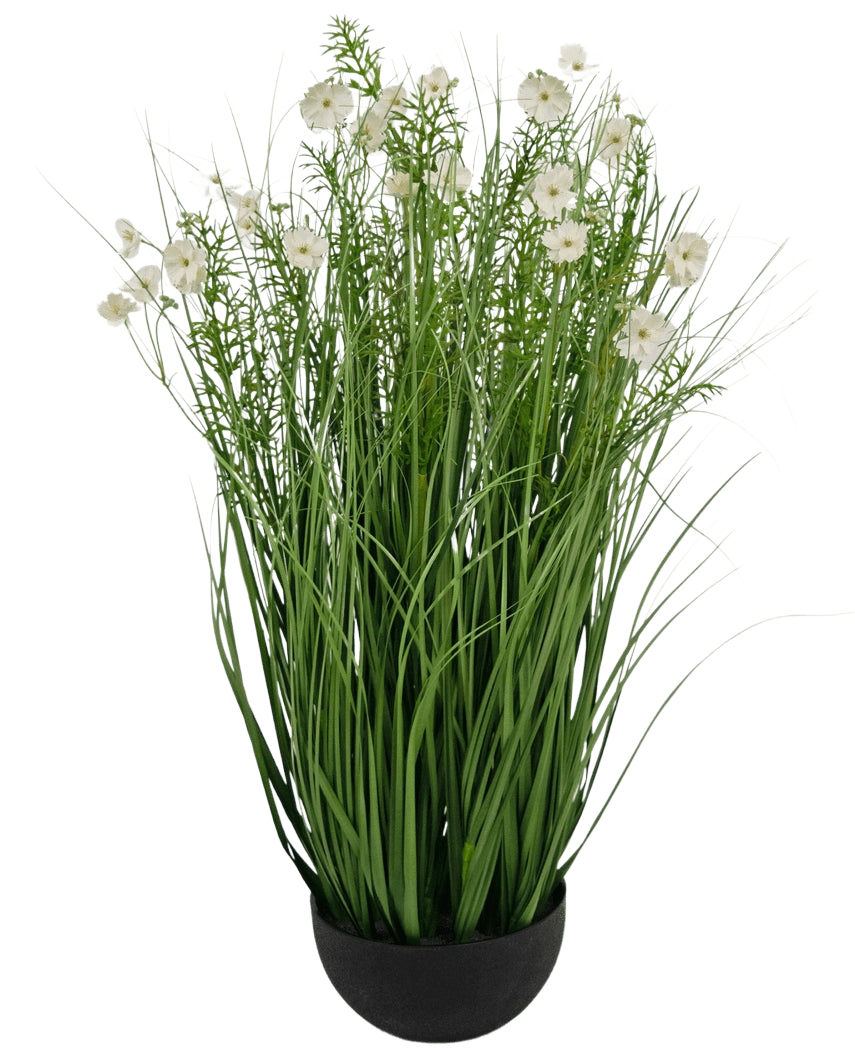Il vaso per erba artificiale a cipolla bianca Gesang Flower è una pianta artificiale ignifuga da 90 cm con foglie verdi lunghe e sottili e delicati fiori bianchi in un vaso nero rotondo, su un semplice sfondo bianco.