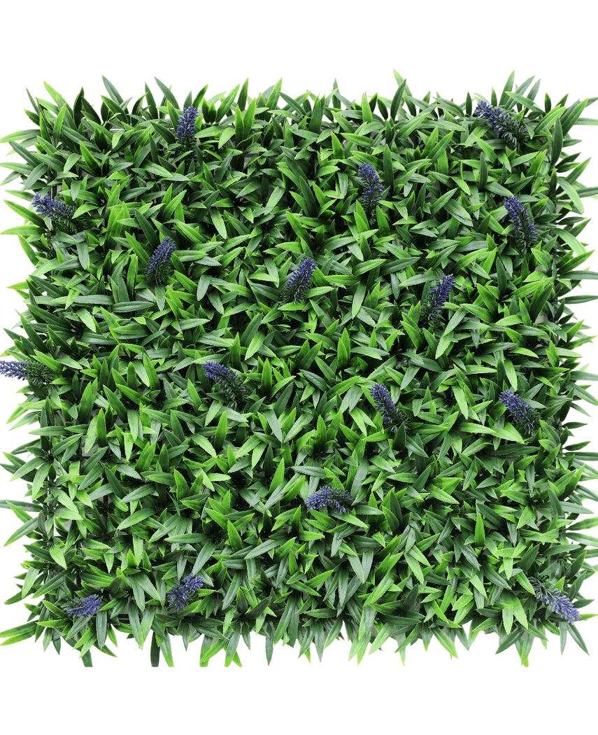 La Siepe Artificiale Lavanda 50x50 cm UV è un pannello quadrato di foglie artificiali di colore verde con mazzetti di fiori di lavanda viola, raffigurati dall'alto su sfondo bianco.