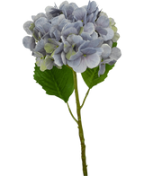 Un'unica Ortensia Artificiale Deluxe con stelo lilla da 57 cm con petali viola chiaro e due grandi foglie verdi, isolata su sfondo bianco.