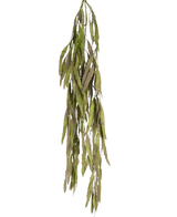 La pianta artificiale pensile Aloe Vera 102 cm ha foglie verdi lunghe e strette con bordi seghettati che cadono su uno sfondo bianco semplice.