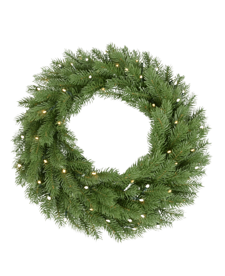 La ghirlanda di abete artificiale con luce a LED da 60 cm è una ghirlanda di pino verde con piccole luci a LED bianche calde, progettata in una forma rotonda su un semplice sfondo bianco.