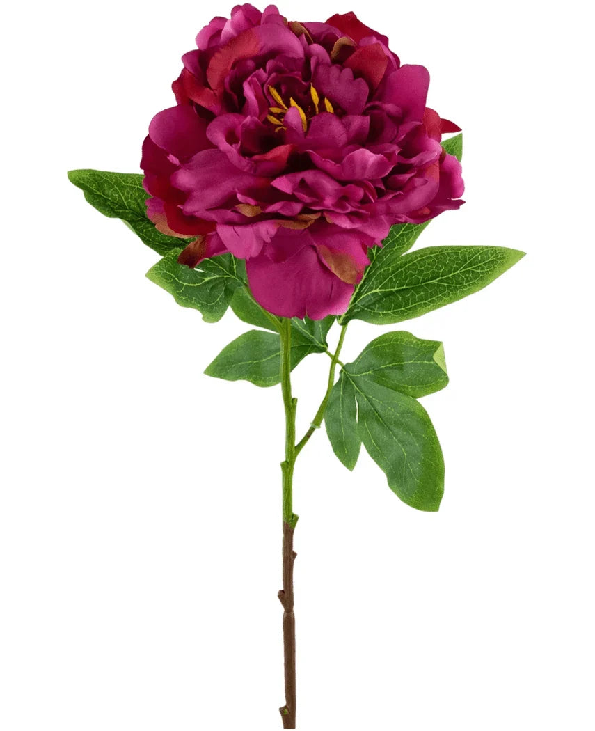 Il fiore artificiale peonia rosa 61 cm è un singolo fiore artificiale a forma di peonia in rosa scuro con petali stratificati e foglie verdi su uno stelo marrone, raffigurato su uno sfondo bianco.