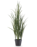 L'erba artificiale verde UV 90 cm è una pianta artificiale alta con foglie verdi lunghe e sottili che stanno in piedi in un vaso grigio scuro su uno sfondo bianco semplice.