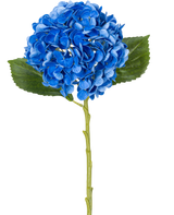 De Kunstbloem Charlotte hortensia Real Touch Blauw 49 cm is een enkele blauwe hortensia met groene bladeren en een lange steel, afgebeeld tegen een witte achtergrond.