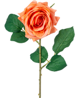 De Kunstbloem Crystal Touch vochtinbrengende roos heeft een Real Touch oranje bloem met groene bladeren en een 43 cm lange steel, tegen een effen witte achtergrond.