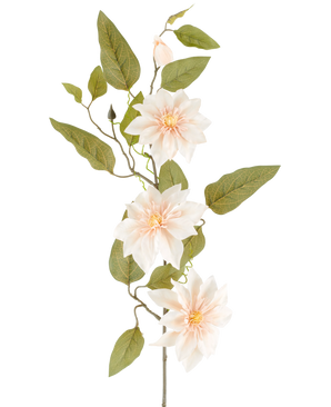 Un dettagliato fiore artificiale Clematide di 81 cm nel colore "crema antico" è composto da tre fiori rosa chiaro, varie foglie verdi e alcuni boccioli, su uno sfondo bianco semplice.