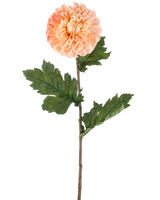 De Kunstbloem Dahlia 75 cm perzik heeft een perzikkleurige dahlia met gelaagde bloemblaadjes en drie trossen gekartelde groene bladeren op een lange steel, afgebeeld tegen een witte achtergrond.