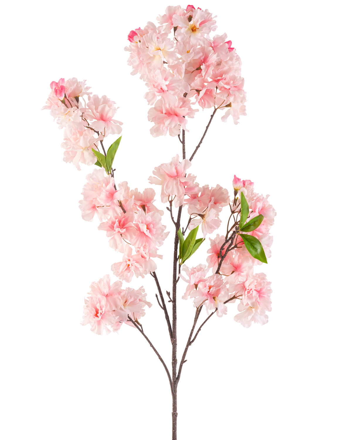 Il fiore artificiale di ciliegio rosa 119 cm ha diversi mazzi di fiori di ciliegio rosa chiaro e foglie verdi su un ramo, su uno sfondo bianco.
