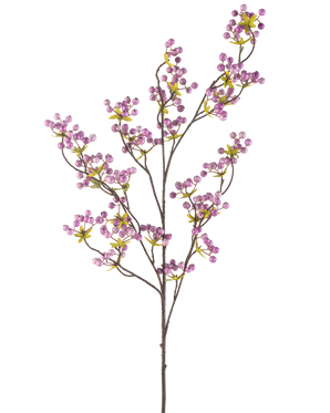 Il fiore artificiale bacche viola da 107 cm ha un unico ramo sottile con più steli sottili, ciascuno decorato con mazzi di piccole bacche rotonde viola chiaro e alcune foglie verdi, su uno sfondo bianco semplice.