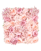 De Kunsthaag Bloemen 50x50 cm heeft een vierkant display van roze en blush rozen, pioenrozen en hortensia's dicht op elkaar voor een zachte, elegante uitstraling tegen een witte achtergrond.