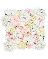De Kunsthaag Bloemen 50x50 cm wit heeft een vierkant paneel vol met kunstmatige witte rozen, pioenrozen en hortensia's tegen een witte achtergrond.