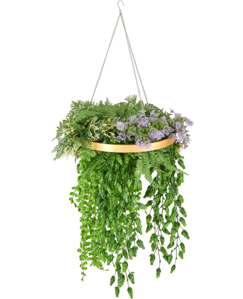 La pianta artificiale di felce pensile UV 40 cm in anello dorato ha una realistica fronda di felce verde pendente disposta in un anello dorato ed è appesa a catene d'argento per un elegante display sospeso.