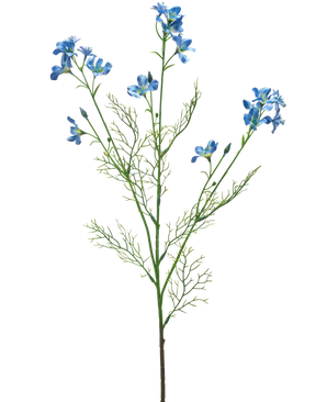 Il Fiore Artificiale Wild Delphinium 71 cm blu ha un lungo e sottile stelo verde con foglie filamentose e mazzi di fiori blu che si ramificano nella parte superiore, su sfondo bianco.