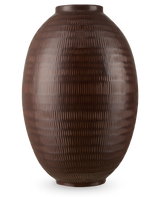 De Vaas Earth Nest 36 cm bruin is een grote, donkerbruine, ovale vaas met een gestructureerd patroon van verticale en horizontale lijnen tegen een effen witte achtergrond.
