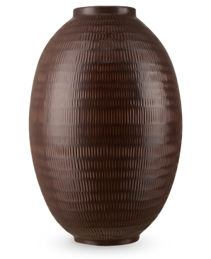 De Vaas Earth Nest 36 cm bruin is een grote, donkerbruine, ovale vaas met een gestructureerd patroon van verticale en horizontale lijnen tegen een effen witte achtergrond.