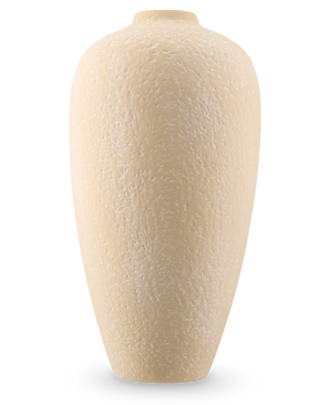 Een hoge, gestructureerde Vaas Calm Bloom-vaas in gebroken wit, met een hoogte van 42 cm en een smalle opening aan de bovenkant, afgebeeld tegen een effen witte achtergrond.