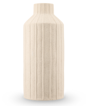 De Vaas Forest Curve 30 cm beige is een hoge, cilindervormige vaas van keramiek met een mat, gestructureerd oppervlak met verticale ribbelpatronen en een smalle hals.
