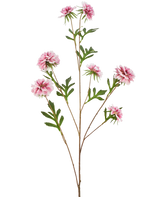 De Kunstbloem Korenbloem 112 cm roze heeft een lange steel met groene bladeren en verschillende roze, pluizige, dahlia-achtige bloemen tegen een witte achtergrond.