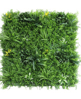 De Kunsthaag Moment 100x100 cm UV is een vierkant paneel dat dicht begroeid is met kunstmatige groene planten in verschillende tinten en texturen, voor een realistische, weelderige verticale tuinlook.