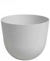 De Plantenbak Havanna Ø30cm x H25cm is een effen, lichtgrijze, ronde bloempot met een gladde matte afwerking, tegen een witte achtergrond.