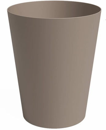 Een effen, taupekleurige Plantenbak Porto (Ø30cm x H40cm) met een cilindrische vorm en licht uitlopende bovenrand, tegen een witte achtergrond.