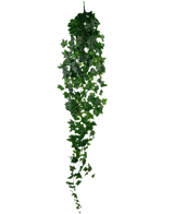 De Kunst Klimop 180 cm groen is een enkele kunstmatige groene klimop met dichte, puntige bladeren die verticaal hangt tegen een effen witte achtergrond.