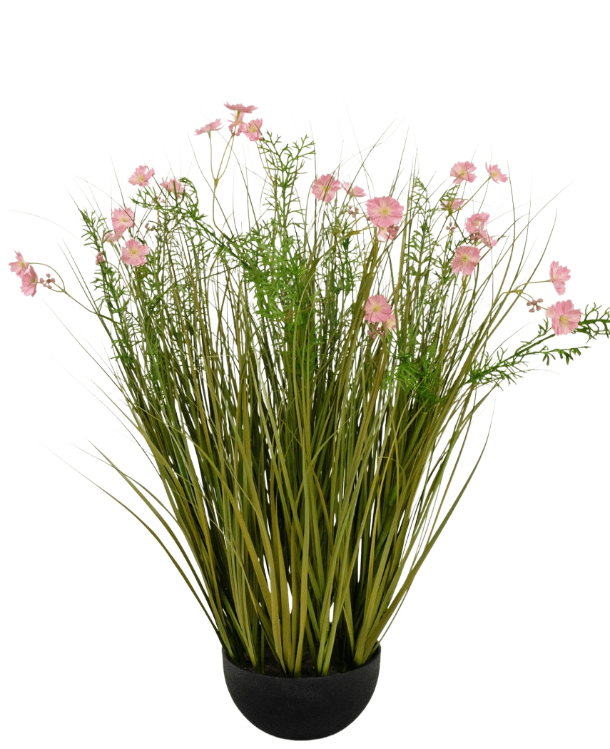 Il vaso per erba artificiale a cipolla rosa Gesang Flower è una pianta artificiale ignifuga alta 90 cm con lunghe foglie verdi simili a erba e fiori rosa in un vaso rotondo nero, raffigurato su uno sfondo bianco.