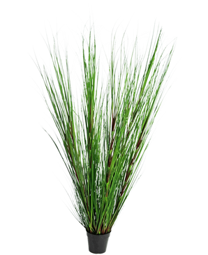 La pianta di erba artificiale cipolla ignifuga da 150 cm ha foglie verdi lunghe, sottili e erette simili a erba e steli lunghi, su uno sfondo bianco semplice.