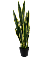 La pianta artificiale Sansevieria Laurentii da 92 cm in vaso decorativo ha foglie verdi alte ed erette con bordi gialli, su uno sfondo bianco a tinta unita.