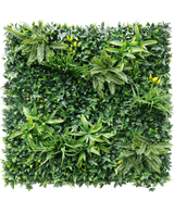 La Siepe Artificiale Volta 100x100 cm UV è una parete verde quadrata dal fitto fogliame artificiale, con varie piante a fogliame come felci e piccoli fiori gialli, disposte su uno sfondo rigoglioso.
