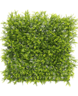 De Kunsthaag Groensteel 50x50 cm UV is een vierkant paneel van dicht, kunstmatig groen met kleine getextureerde bladeren dicht op elkaar voor een weelderige uitstraling, perfect voor een levendige inrichting tegen elke achtergrond.