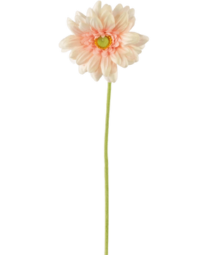 Il fiore artificiale Gerbera mini 47 cm rosa tenue è una margherita artificiale rosa chiaro con morbidi petali stratificati e un cuore giallo su un lungo stelo verde, su uno sfondo bianco semplice.