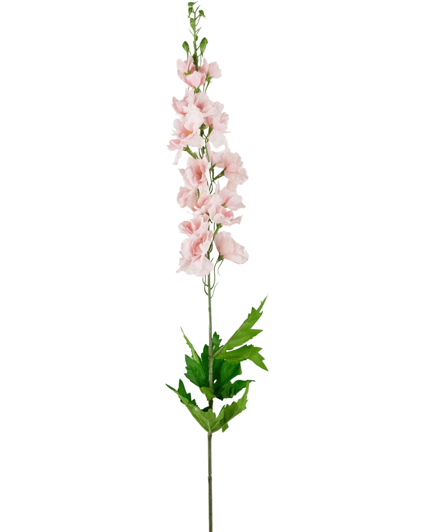 Il delphinium artificiale Real Touch Pink da 90 cm ha un lungo stelo con fiori rosa chiaro e foglie verdi seghettate, su uno sfondo bianco semplice.