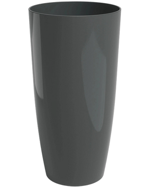 Un vaso alto, liscio, grigio scuro Santorini (Ø33 cm x H65 cm) con una superficie lucida sta in piedi su uno sfondo bianco semplice.