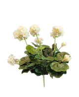 De Kunst Geranium 40 cm wit heeft weelderige groene bladeren en witte bloemen, gerangschikt op stevige stelen - ideaal om tijdloze elegantie toe te voegen aan je kunstplantencollectie.