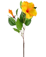 Il fiore artificiale di ibisco giallo da 64 cm ha un unico stelo con vivaci fiori di ibisco gialli e foglie verdi, raffigurati su uno sfondo bianco.