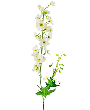 Il fiore artificiale Delphinium bianco da 79 cm ha un unico stelo di fiori delphinium bianchi con foglie e boccioli verdi, isolati su uno sfondo bianco.
